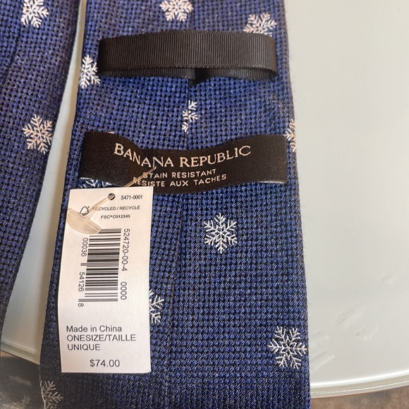 Snowflake tie new with tags Banana Republic - Picture 4 of 11